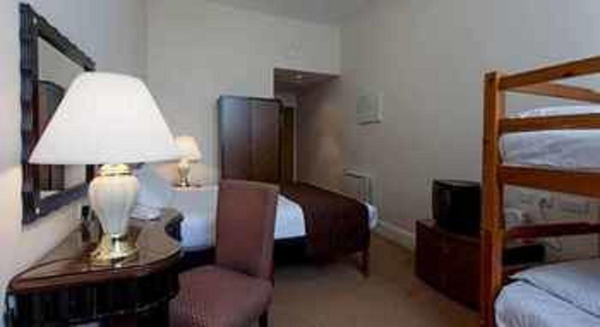 Russ Hill Hotel Charlwood Εξωτερικό φωτογραφία