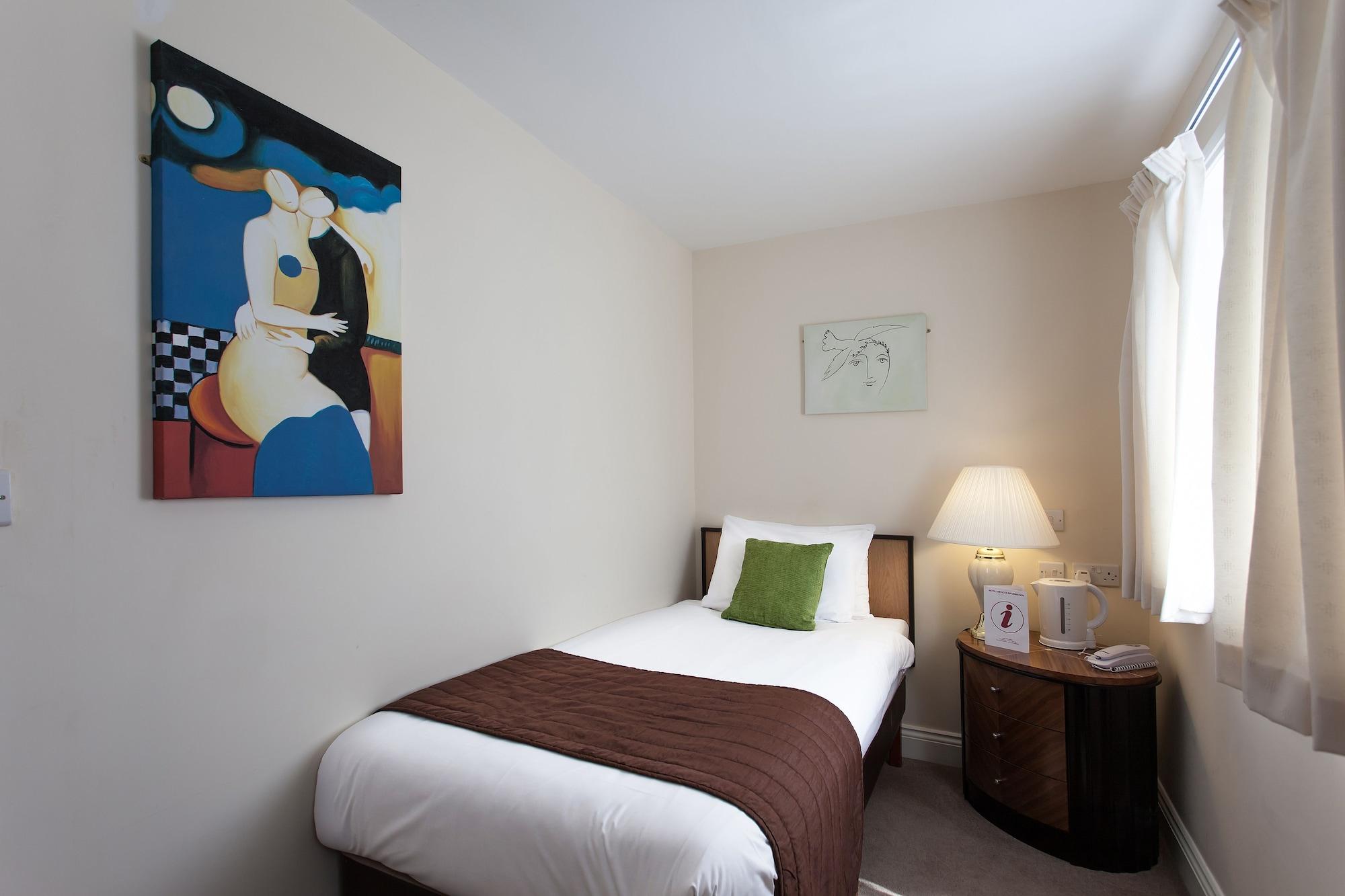 Russ Hill Hotel Charlwood Εξωτερικό φωτογραφία