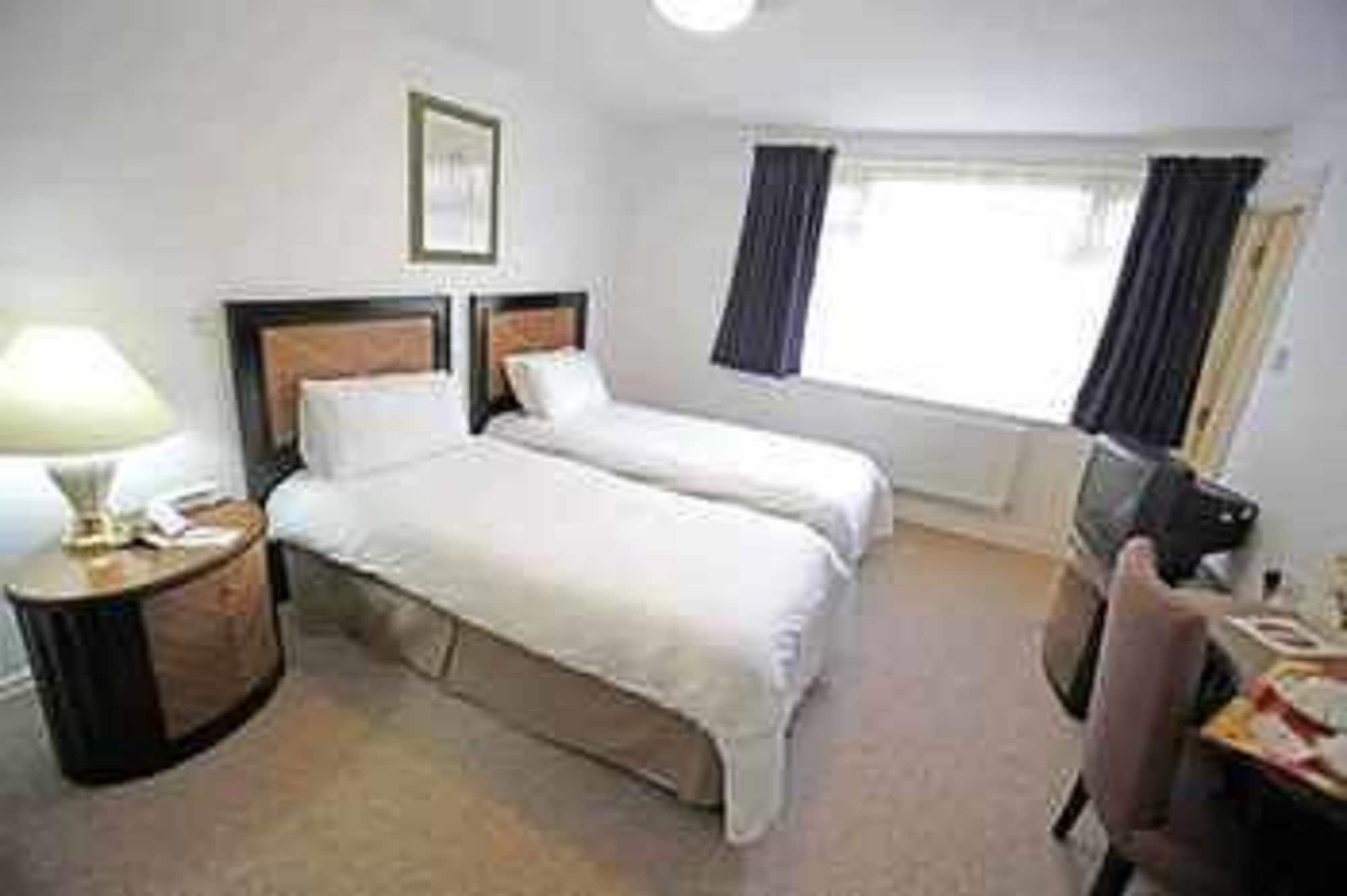 Russ Hill Hotel Charlwood Εξωτερικό φωτογραφία