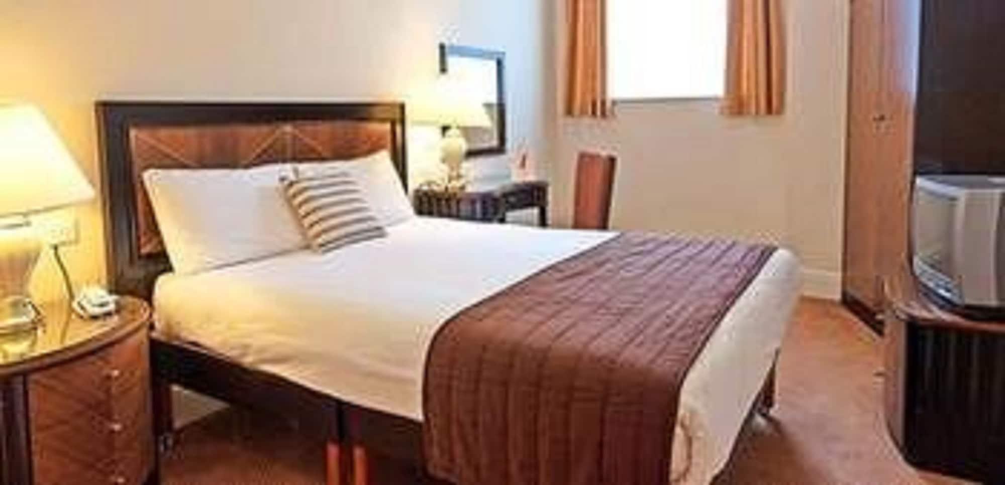 Russ Hill Hotel Charlwood Εξωτερικό φωτογραφία