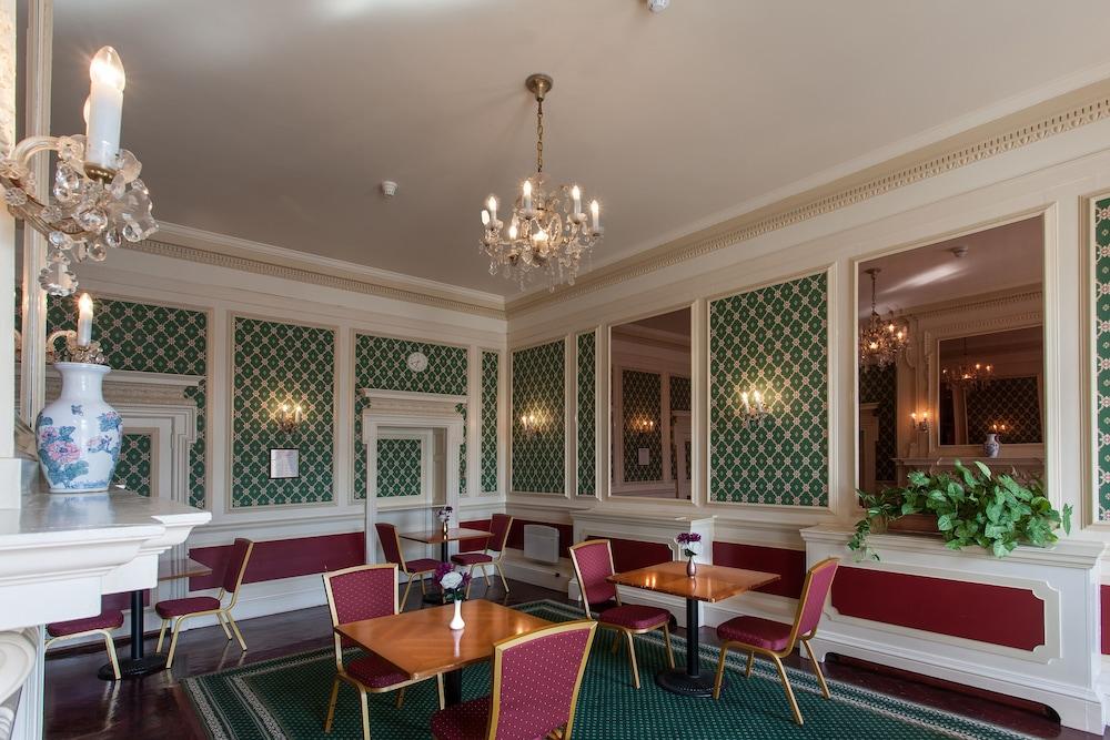 Russ Hill Hotel Charlwood Εξωτερικό φωτογραφία