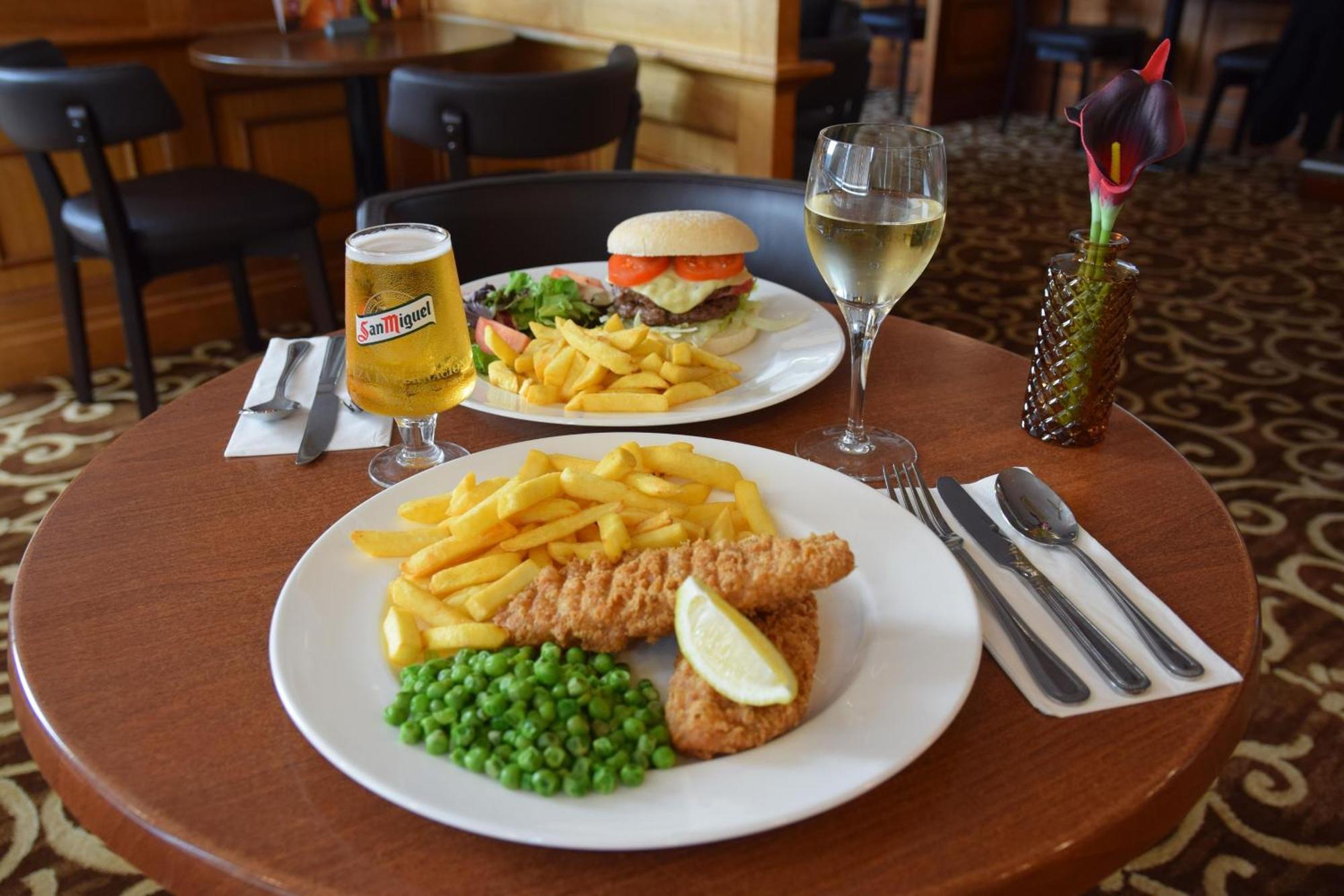 Russ Hill Hotel Charlwood Εξωτερικό φωτογραφία