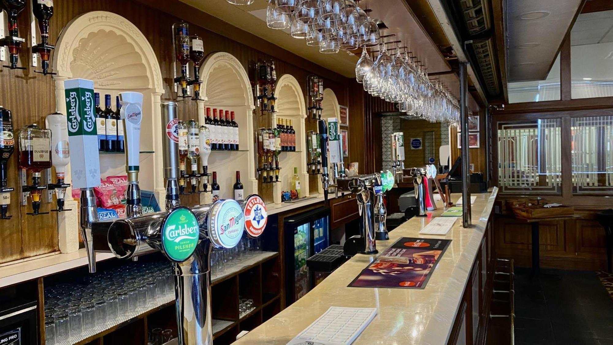Russ Hill Hotel Charlwood Εξωτερικό φωτογραφία