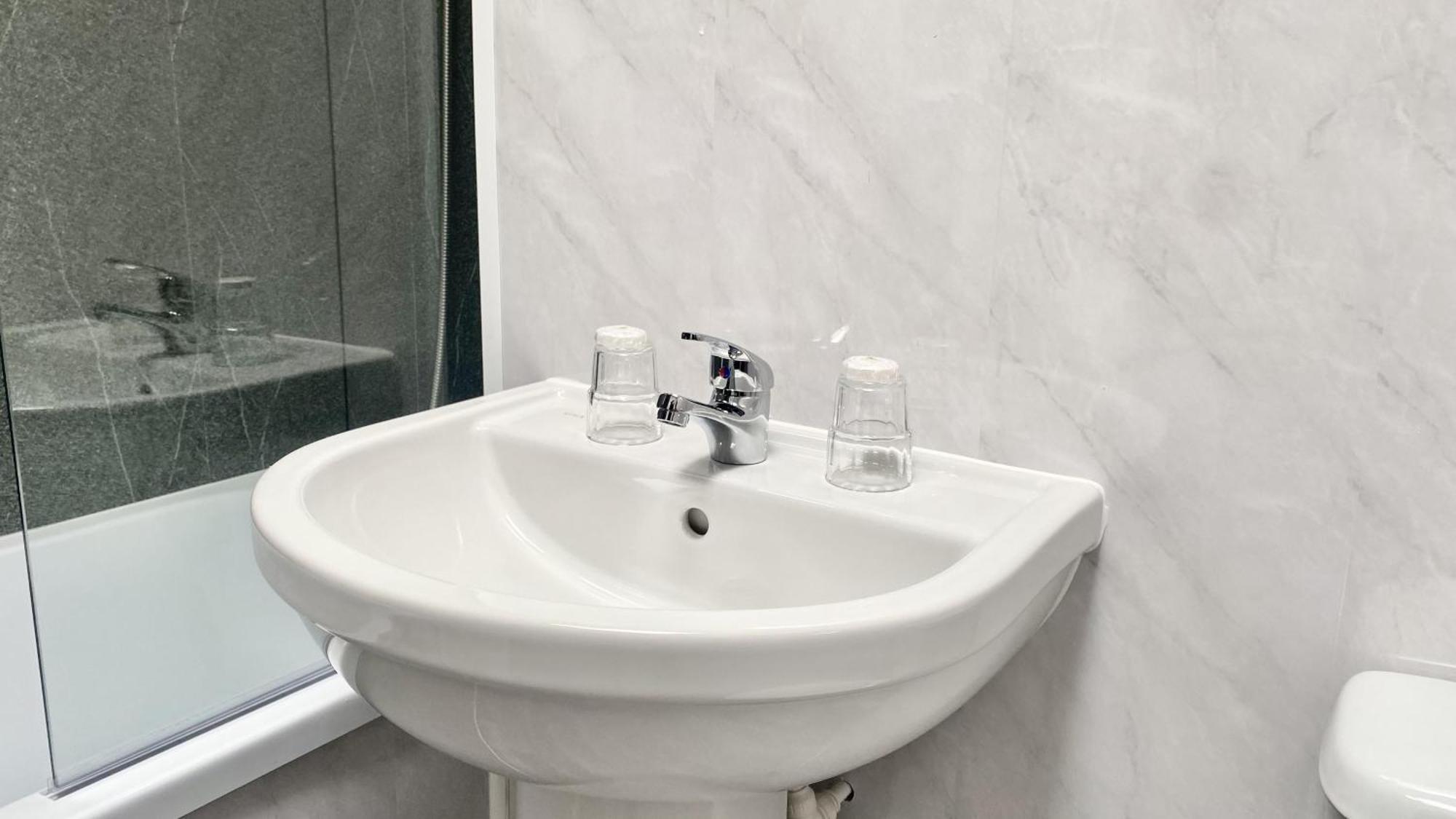 Russ Hill Hotel Charlwood Εξωτερικό φωτογραφία