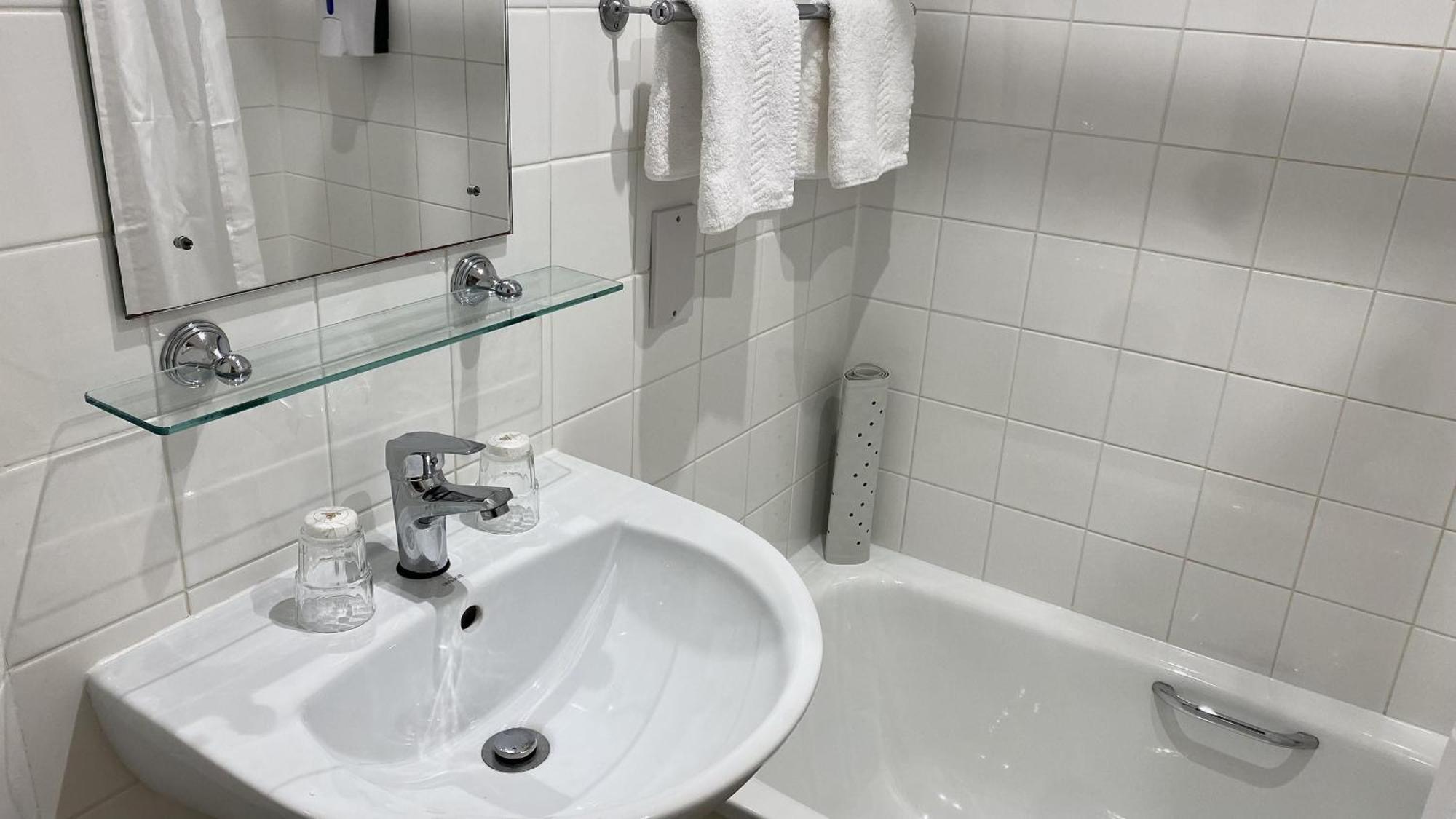 Russ Hill Hotel Charlwood Δωμάτιο φωτογραφία