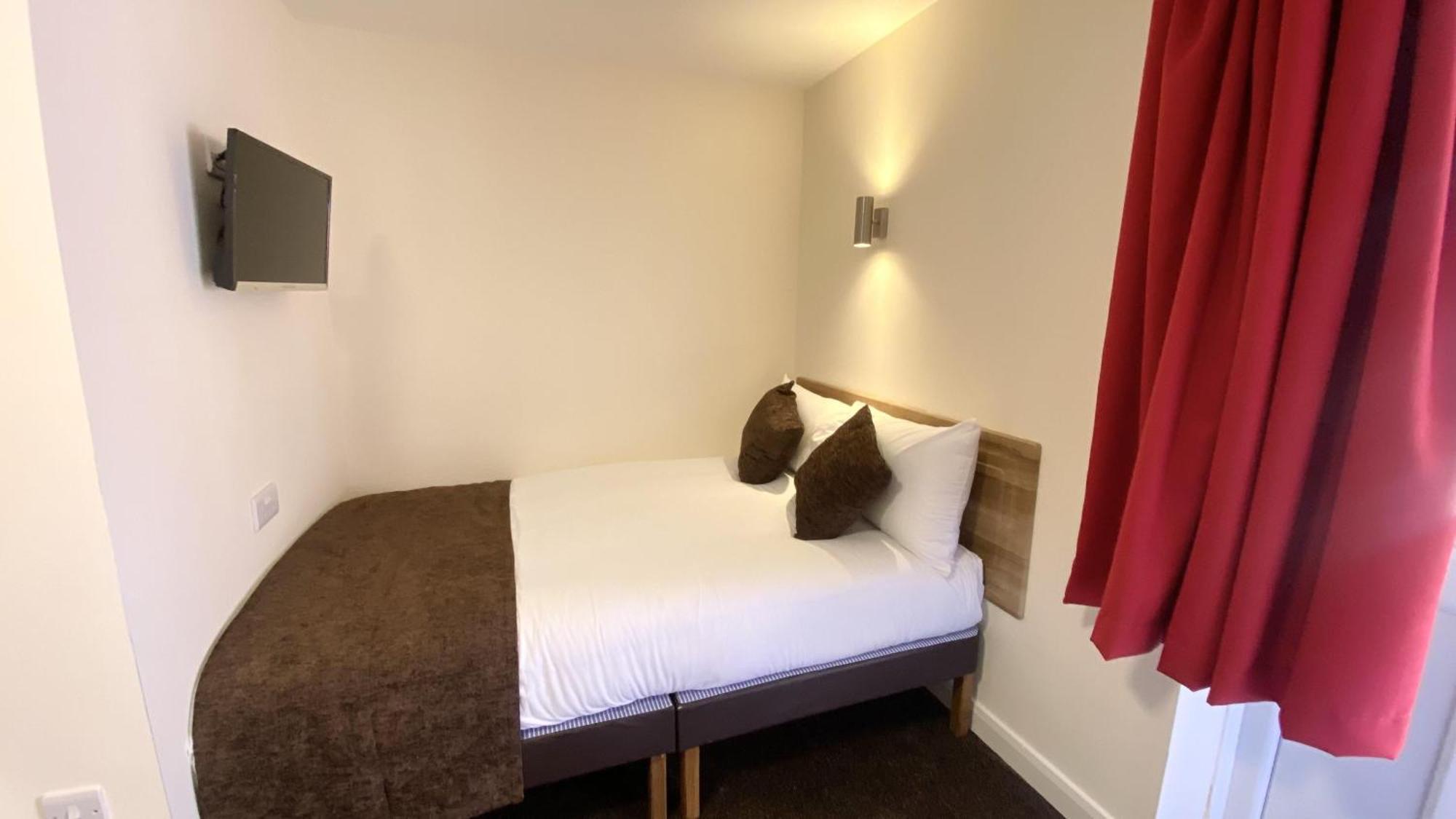Russ Hill Hotel Charlwood Δωμάτιο φωτογραφία