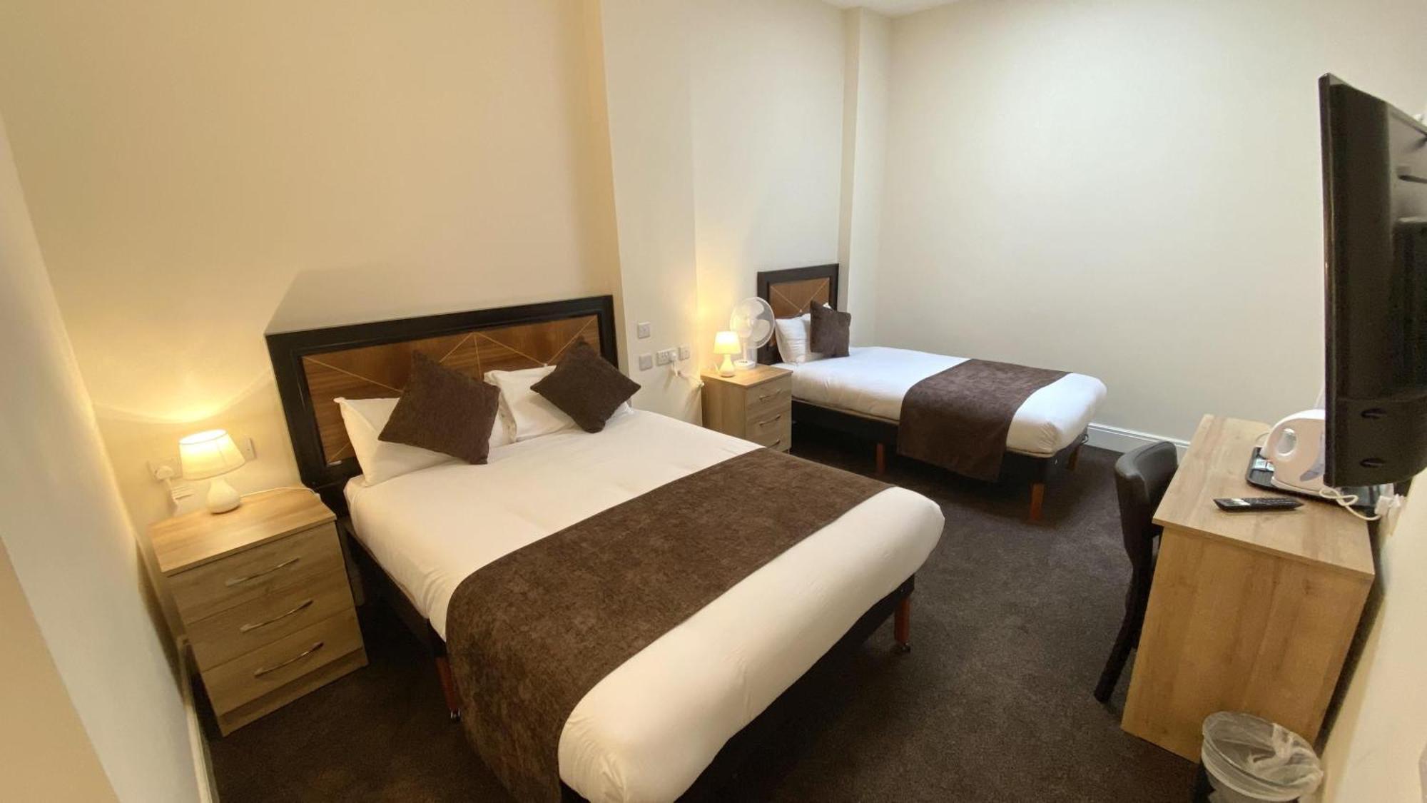 Russ Hill Hotel Charlwood Δωμάτιο φωτογραφία