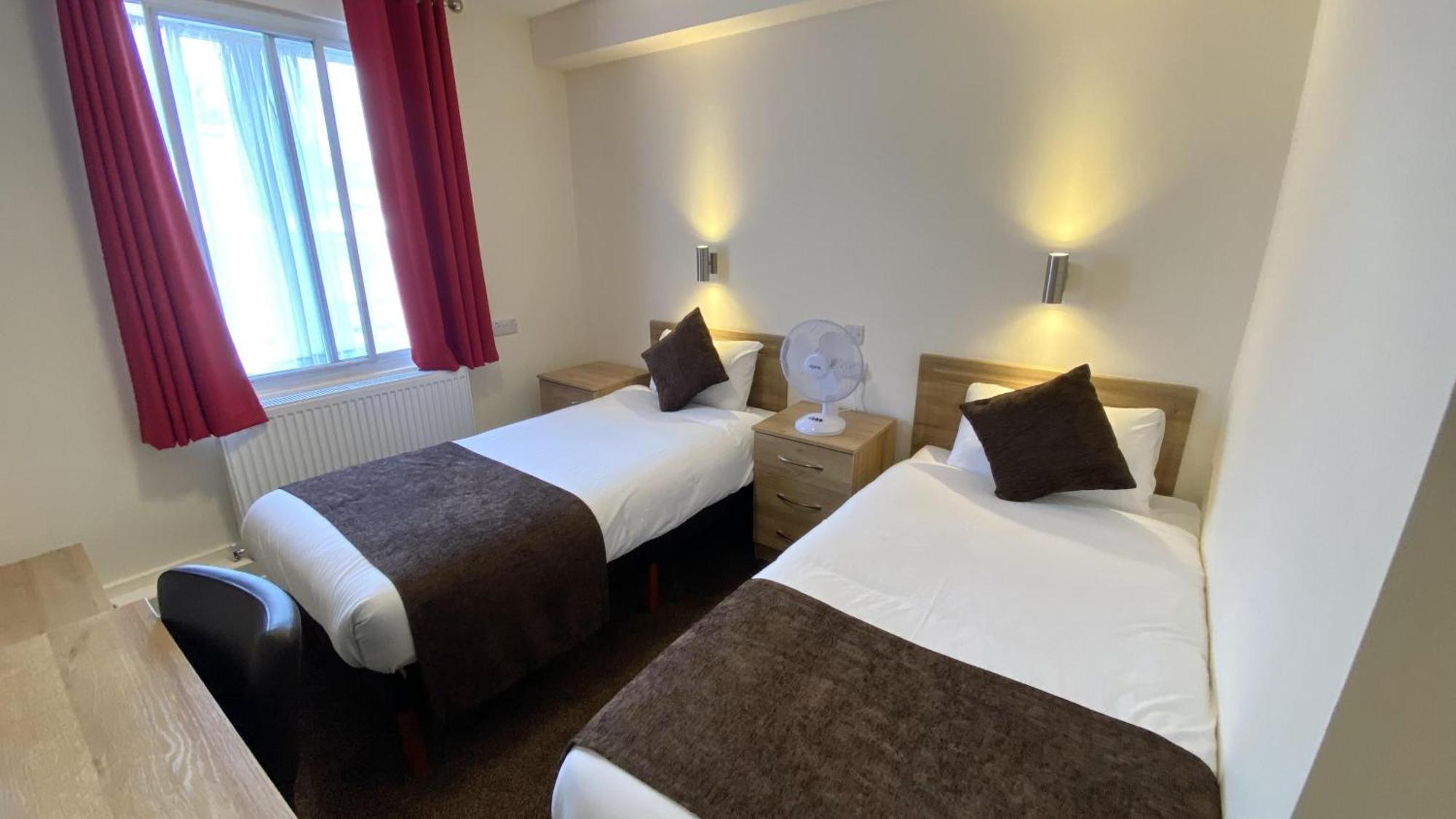 Russ Hill Hotel Charlwood Δωμάτιο φωτογραφία
