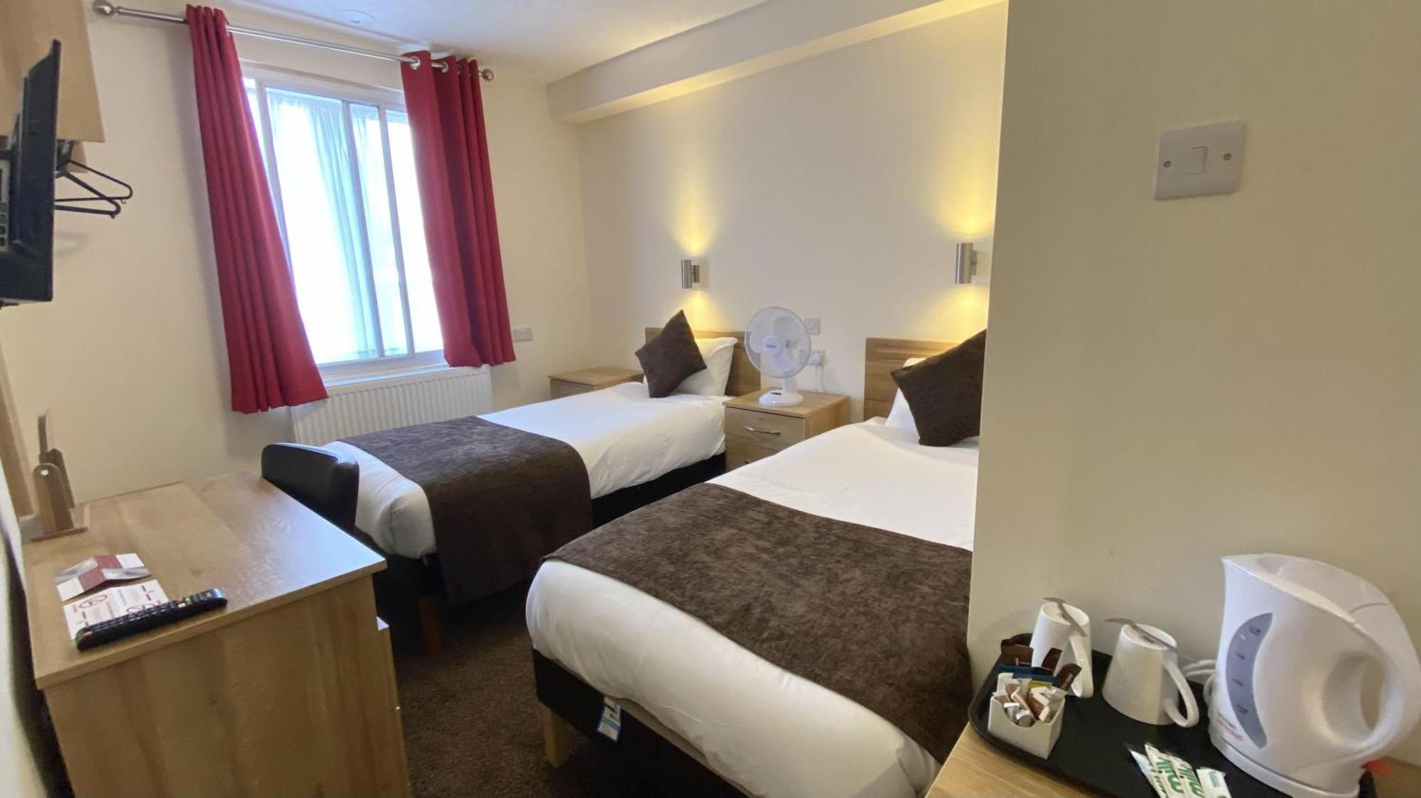 Russ Hill Hotel Charlwood Δωμάτιο φωτογραφία