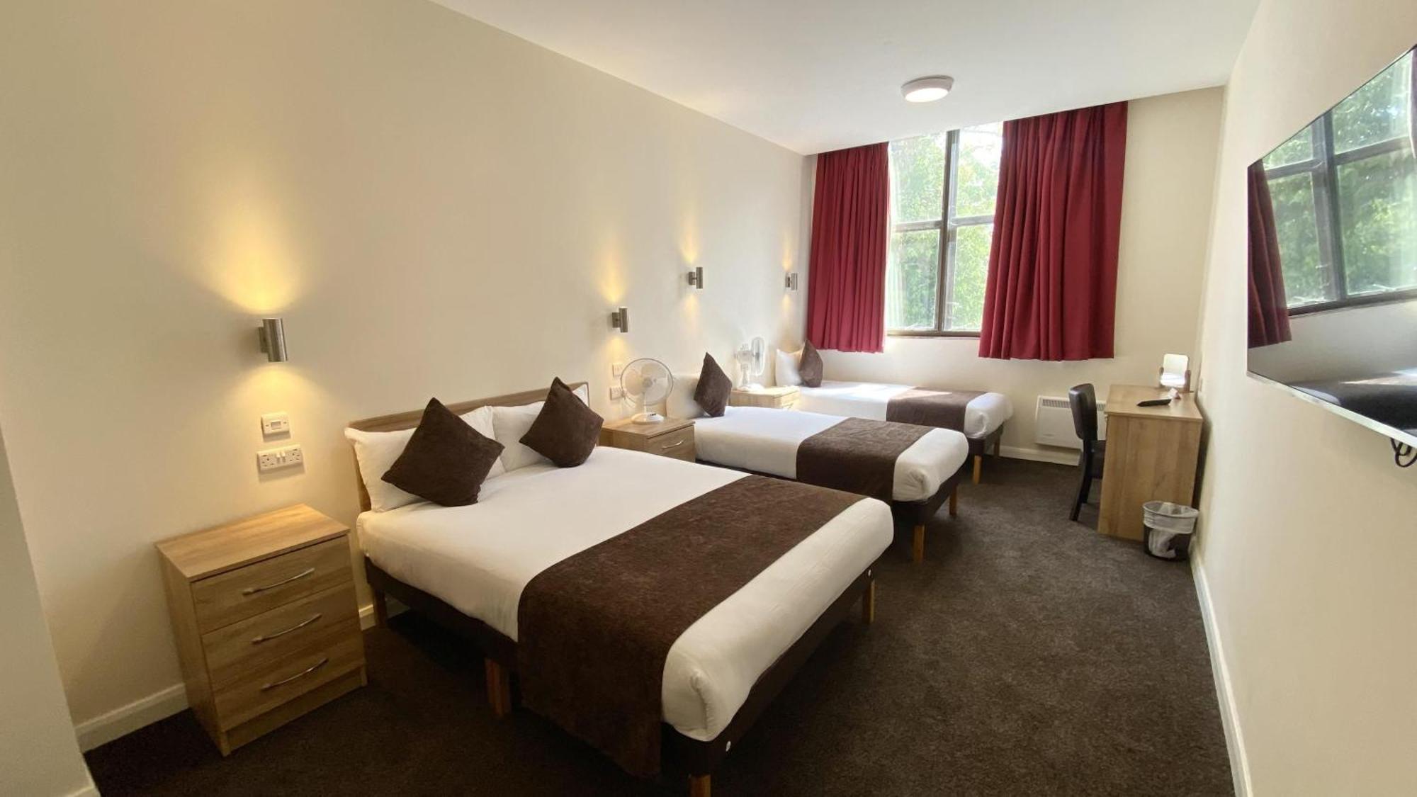 Russ Hill Hotel Charlwood Δωμάτιο φωτογραφία