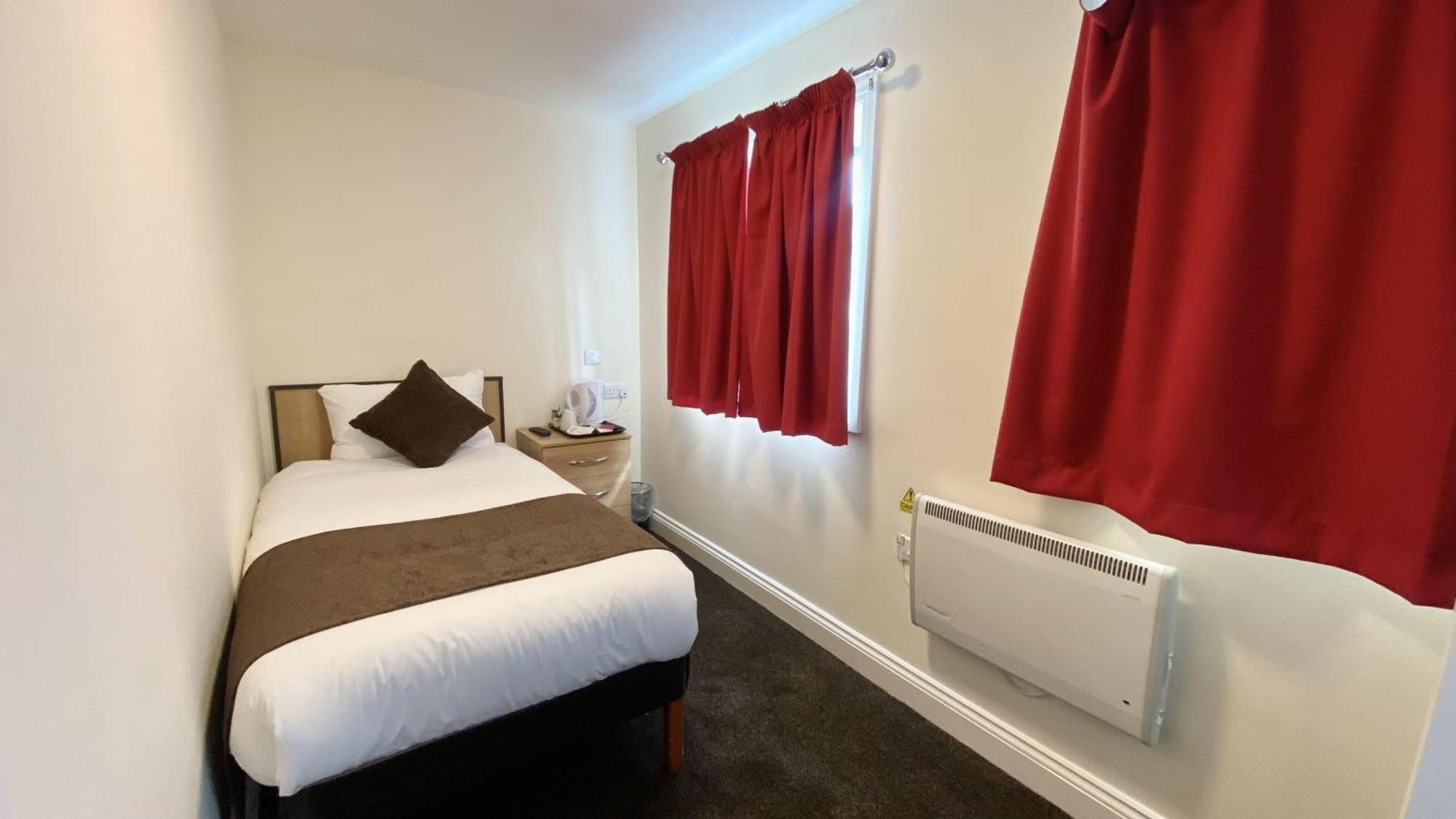 Russ Hill Hotel Charlwood Δωμάτιο φωτογραφία
