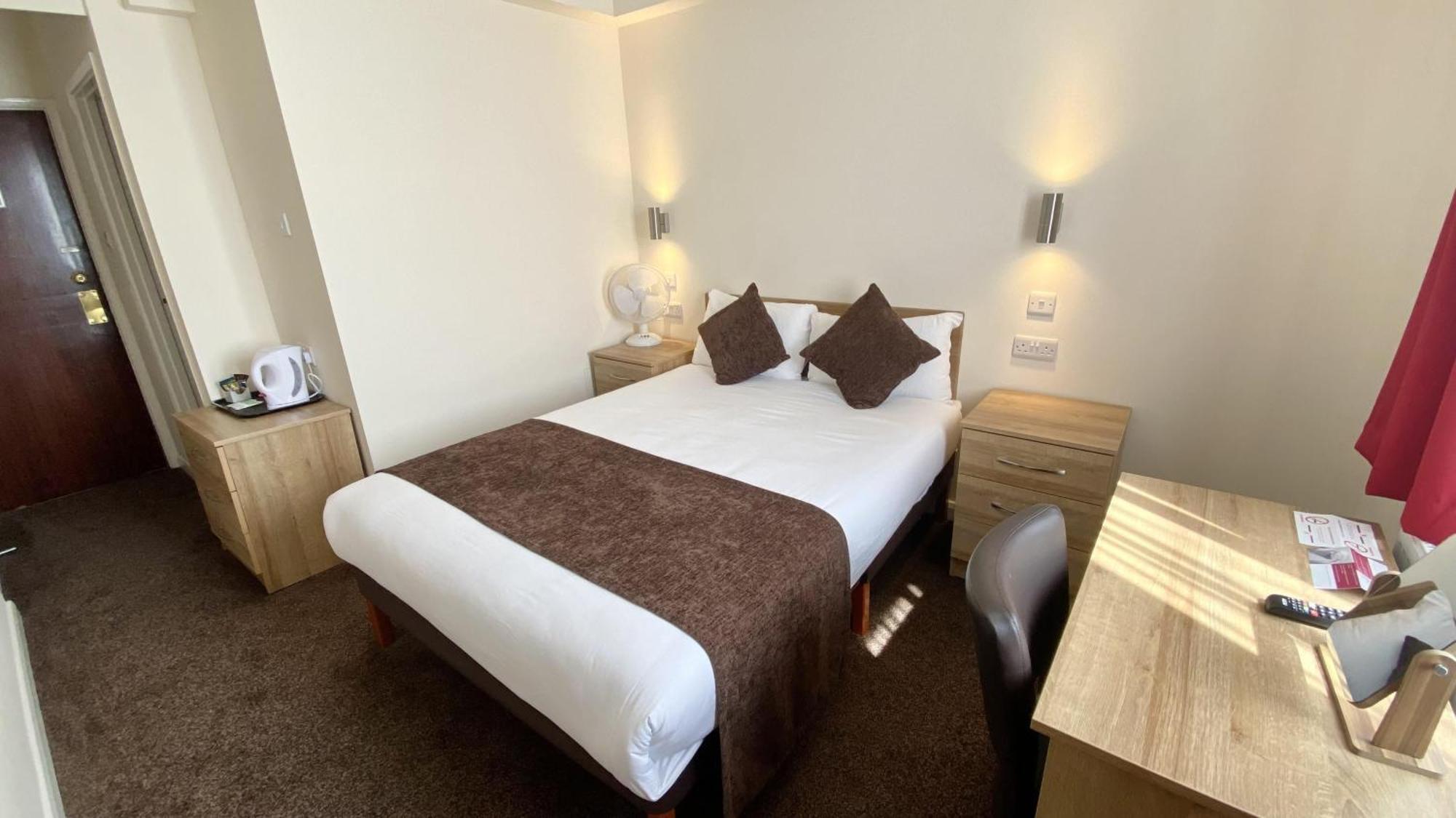 Russ Hill Hotel Charlwood Δωμάτιο φωτογραφία