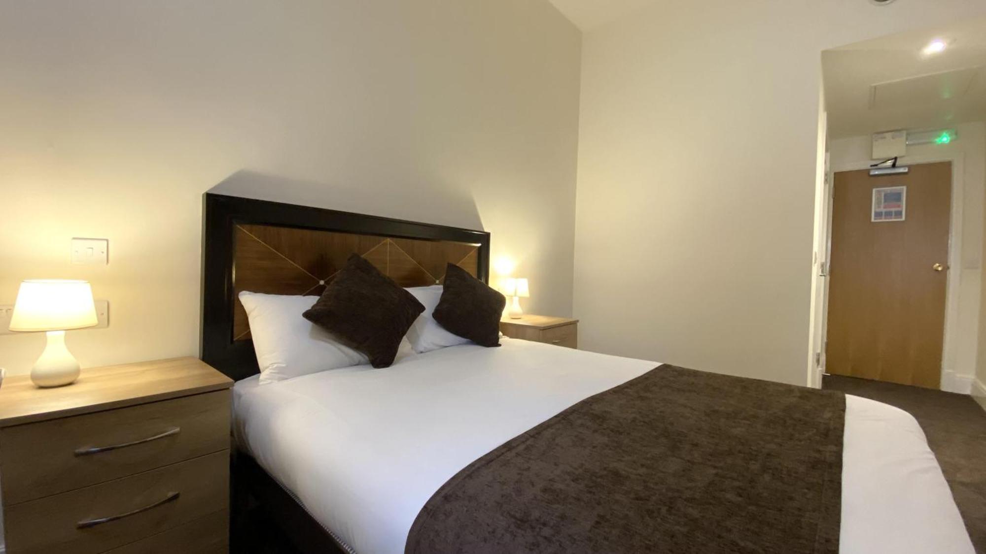 Russ Hill Hotel Charlwood Δωμάτιο φωτογραφία