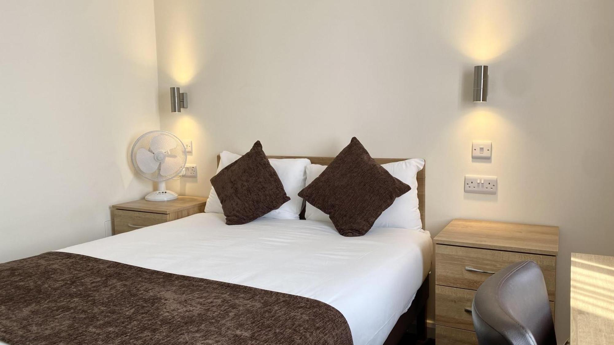 Russ Hill Hotel Charlwood Δωμάτιο φωτογραφία