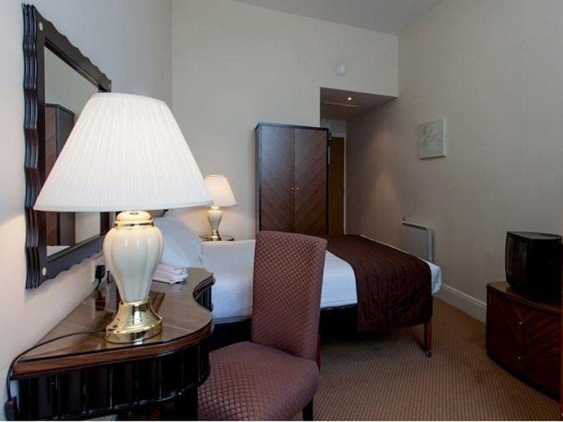 Russ Hill Hotel Charlwood Εξωτερικό φωτογραφία